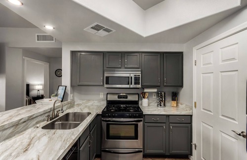 Kaufman And Broad At The Vineyards Apartment | Charming 2-bedroom condo with Heated Pool & fitness room in beautiful Phoenix