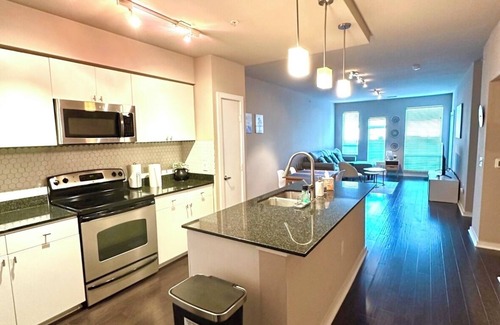 Oak Lawn Condo | Charming 2-bedroom condo in central location with AC, WiFi in delightful Dallas