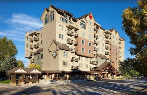 Avon Villa | Charming 2-bedroom condo with WiFi, fitness room in brilliant Avon