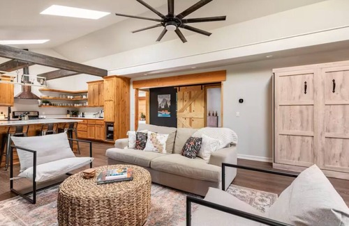 Mariposa Cottage | Charming 2-bedroom cottage - walkable downtown Mariposa/31 miles to Yosemite