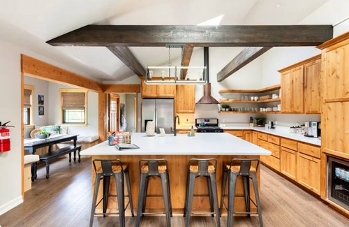 Mariposa Cottage | Charming 2-bedroom cottage - walkable downtown Mariposa/31 miles to Yosemite