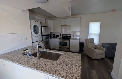 Long Mott Cottage | Charming 2-bedroom cottage with AC, Washer/Dryer, and WiFi in Seadrift