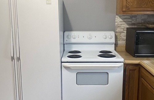 Meador Cottage | Charming 2-bedroom cottage in Matewan with WiFi and AC