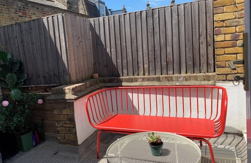 Islington Cottage | Charming 2-bedroom cottage in awesome London with WiFi