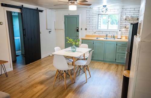 Suring Cottage | Charming 2-bedroom cottage in Suring with AC, WiFi. Pet Friendly