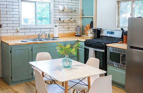 Suring Cottage | Charming 2-bedroom cottage in Suring with AC, WiFi. Pet Friendly