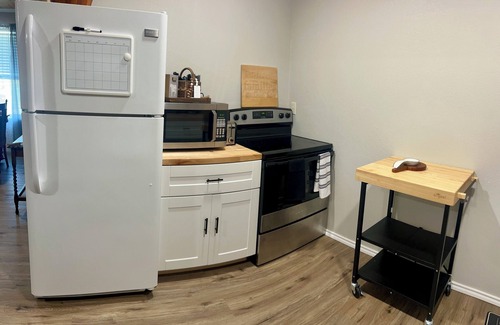 Lone Oak Other | Charming 2-bedroom farmhouse in Lone Oak with WiFi and AC and Pet Friendly.