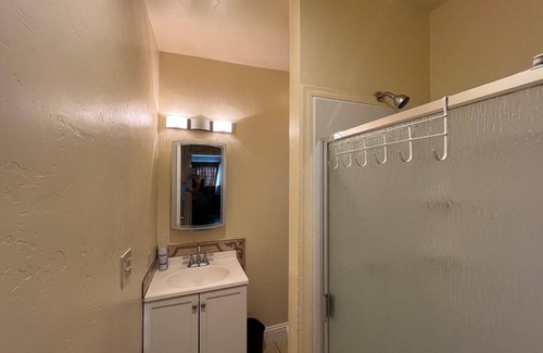 Reedley Other | Charming 2-bedroom farmhouse in Reedley with AC