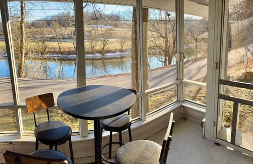 Hiltons Cabin | Charming 2-bedroom fishing cabin in brilliant Gate City with AC, WiFi