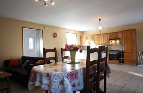 Neville-sur-Mer Cottage | Charming 2-Bedroom House with Garden, BBQ, and Fireplace in Vicq-sur-Mer