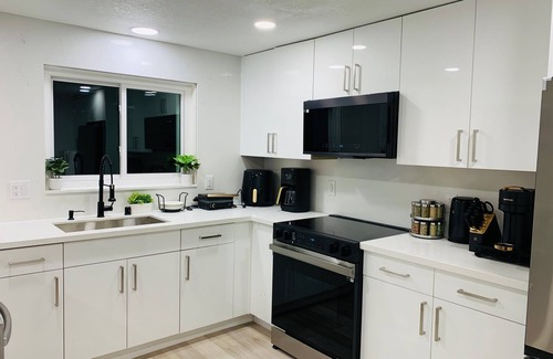 Central District House | Charming 2 bedroom fully fenced unit Seattle with AC, WiFi