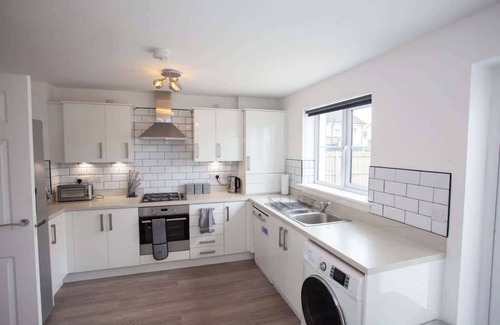 King's Park House | Charming 2-Bedroom Home with Private Driveway