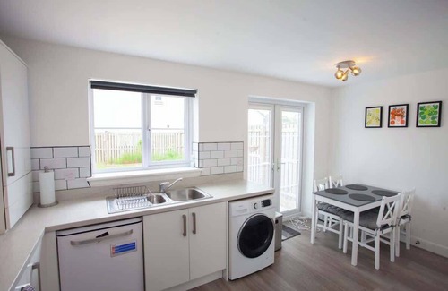 King's Park House | Charming 2-Bedroom Home with Private Driveway