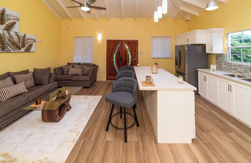 The Lime Apartment | Charming 2-bedroom apartment with WiFi, AC in The Lime