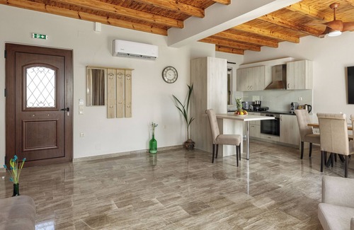 Makry Gialos Villa | Charming 2-bedroom villa with AC, WiFi in lovely Makry Gialos