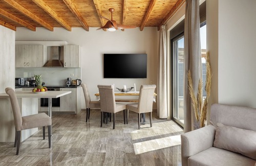 Makry Gialos Villa | Charming 2-bedroom villa with AC, WiFi in lovely Makry Gialos