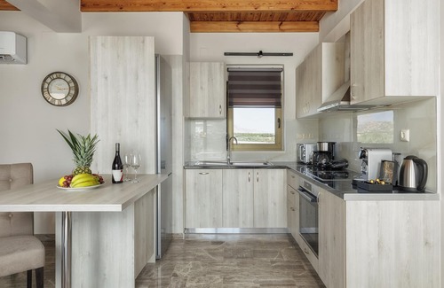 Makry Gialos Villa | Charming 2-bedroom villa with AC, WiFi in lovely Makry Gialos