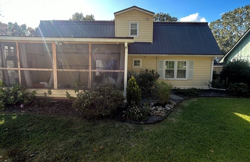 West Ashley House | Charming 2-bedroom house with WiFi, AC in nice Charleston