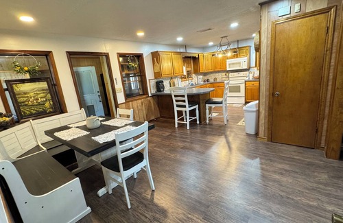 Livingston House | Charming 2-bedroom house with WiFi, AC in cool Livingston