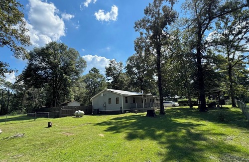 Livingston House | Charming 2-bedroom house with WiFi, AC in cool Livingston