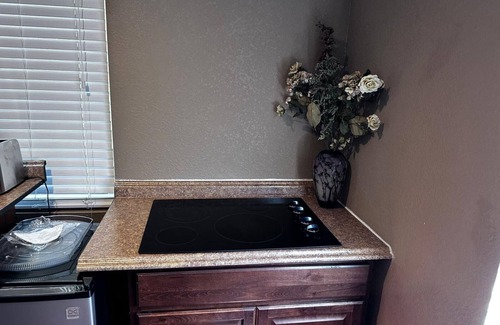 Arden-Arcade House | Charming 2-bedroom house in serene Sacramento with AC, WiFi