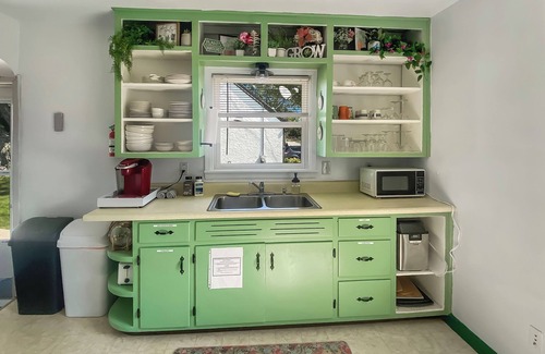 Green Bay House | Charming 2-bedroom house with WiFi, with fenced in yard for pets!