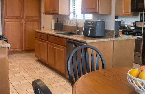 Guajome House | Charming 2-bedroom house with WiFi, AC in welcoming Oceanside