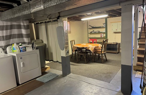 Palestine House | Charming 2-bedroom house in pleasant Palestine with WiFi, AC