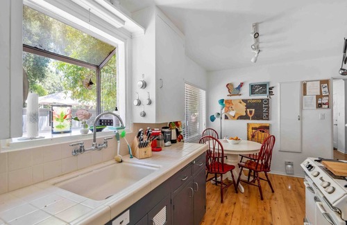 Ojai House | Charming 2 bedroom home located steps from downtown Ojai - walk to everything!