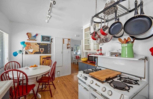 Ojai House | Charming 2 bedroom home located steps from downtown Ojai - walk to everything!