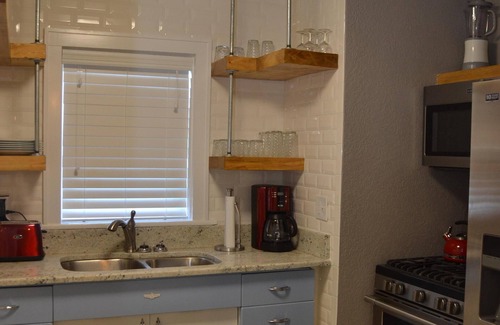 Roswell House | Charming 2 Bedroom Home next to Cahoon Park