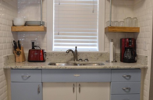 Roswell House | Charming 2 Bedroom Home next to Cahoon Park