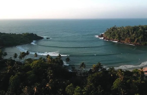 Kathaluwa House | Charming 2-bedroom house 700 m to beach with AC, WiFi in welcoming Ahangama