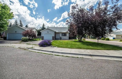 Southgate Triangle House | Charming 2-bedroom house with over 1700 sf in Missoula.