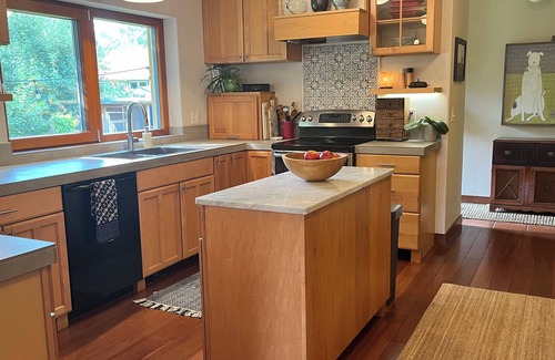 Upper Rattlesnake House | Charming 2-bedroom house by Rattlesnake creek and close to the U of M