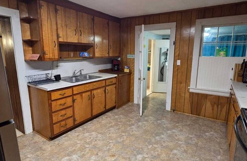 Ridgeway Cottage | Charming 2-bedroom house with WiFi is a cozy place