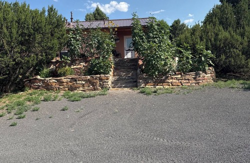 La Cienaga House | Charming 2-bedroom house in delightful Santa Fe with AC, WiFi