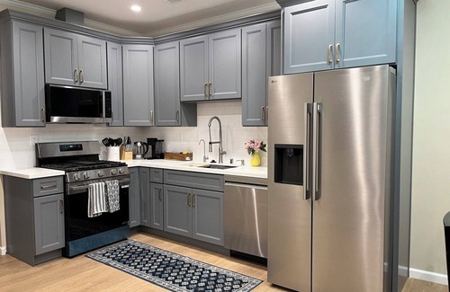 West Carson House | Charming 2-bedroom house in lovely Torrance with AC