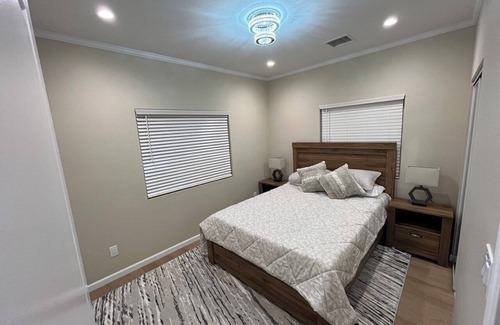 West Carson House | Charming 2-bedroom house in lovely Torrance with AC