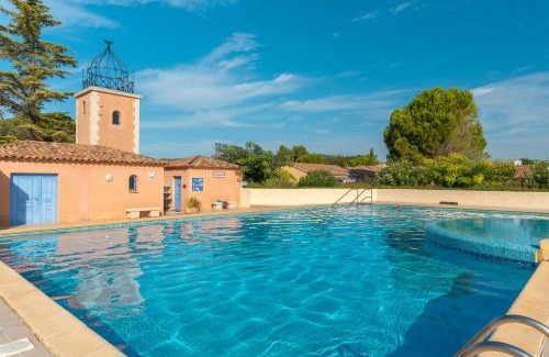 Eyguieres Apartment | Charming 2 bedroom House With Pool