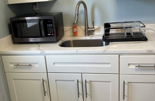 Crafton House | Charming 2-bedroom house in Crafton with WiFi and central air