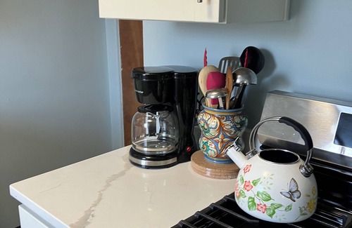 Crafton House | Charming 2-bedroom house in Crafton with WiFi and central air