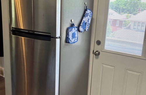 Crafton House | Charming 2-bedroom house in Crafton with WiFi and central air