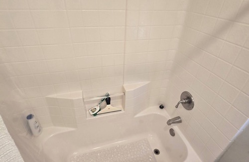 Hanford House | Charming 2-bedroom house with fitness room, WiFi in enjoyable Hanford