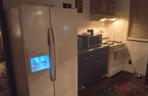 Lake Breeze Park House | Charming 2-bedroom house in delightful Madison with AC