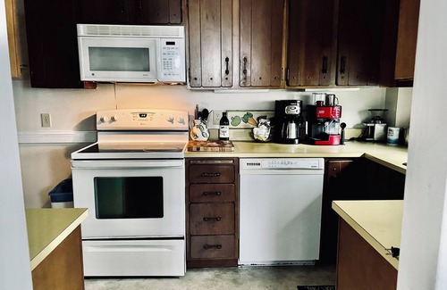 Bath House | Charming 2-bedroom house in small-town neighborhood