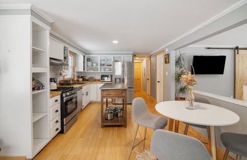 Stowe Area House | Charming 2-bedroom house in tranquil Stowe with fitness room, WiFi