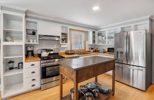 Stowe Area House | Charming 2-bedroom house in tranquil Stowe with fitness room, WiFi