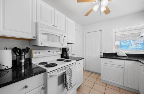 Stuart House | Charming 2-bedroom house with WiFi, AC in awesome Stuart