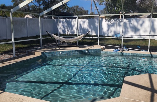 Temple Crest House | Charming 2- bedroom house in Tampa with a pool, WiFi & 5 mins from Bush Gardens
